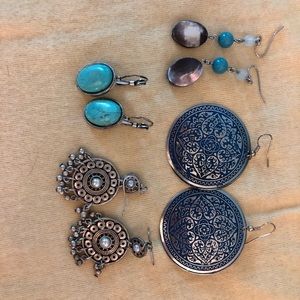 Mixed sets of earrings